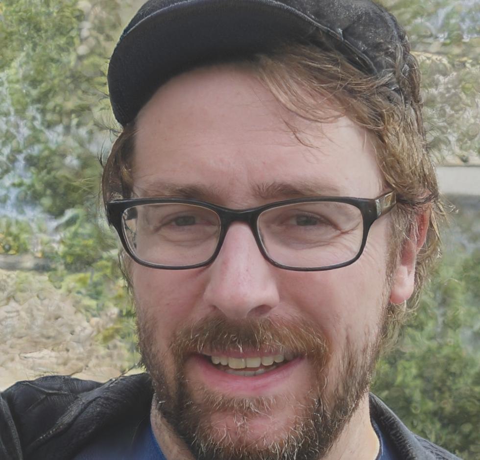 Porträtfoto von Kursleiter Bastian Niedermeier